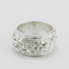 Subtly Entwined Ring
